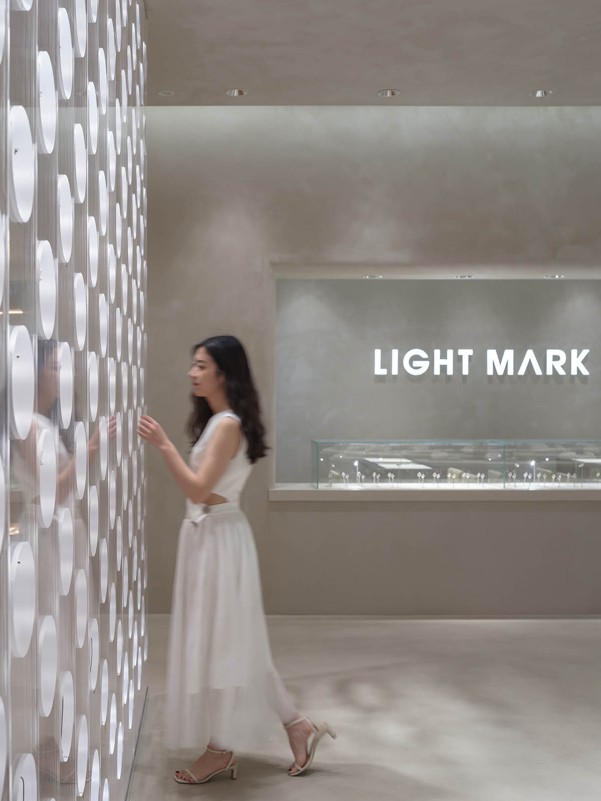 kooo architects add transparent floating halos as a screen at jewelry store in suzhou 