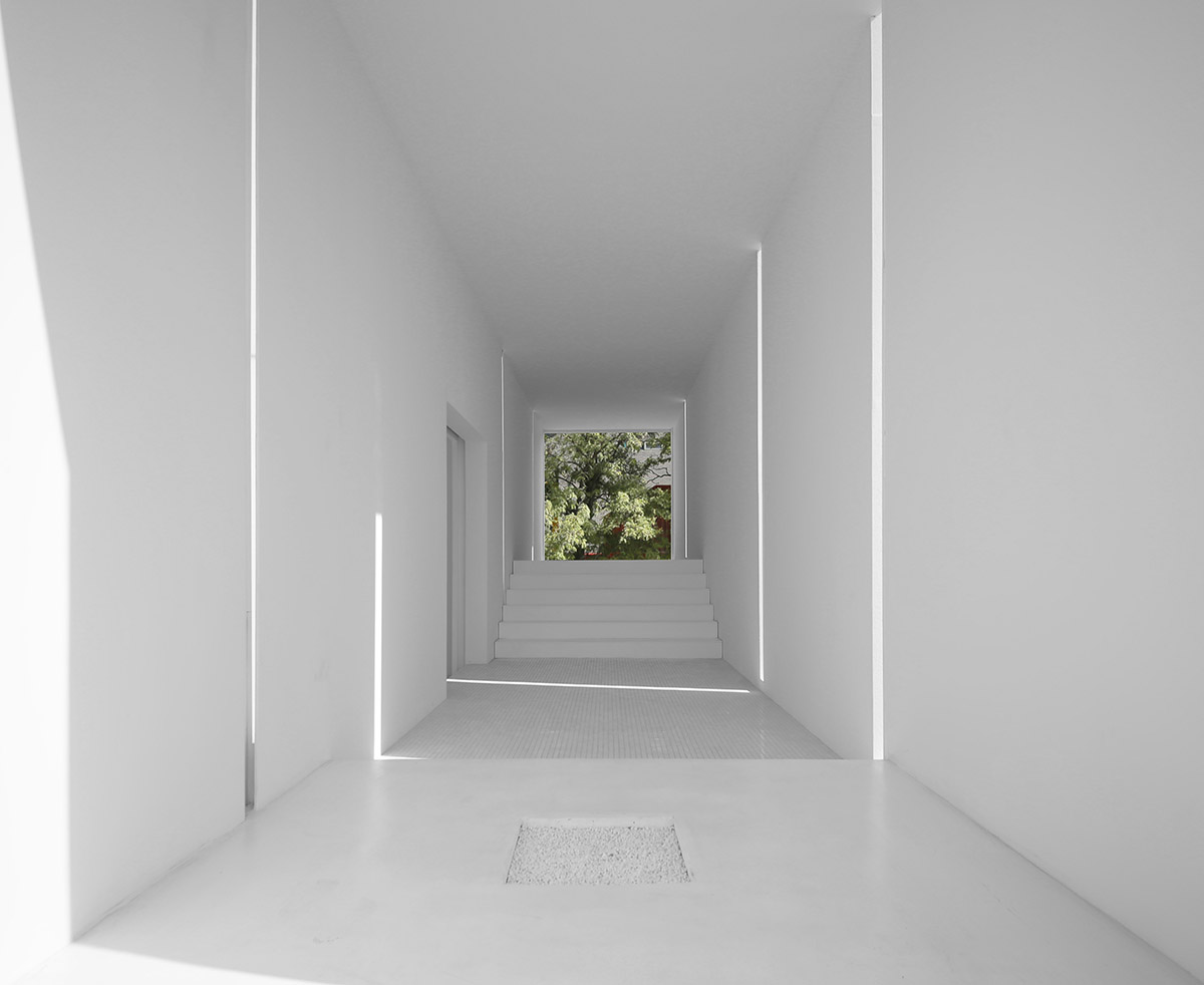 Jun Murata uses colorful containers to form arts center as meditation space for creation in Beijing