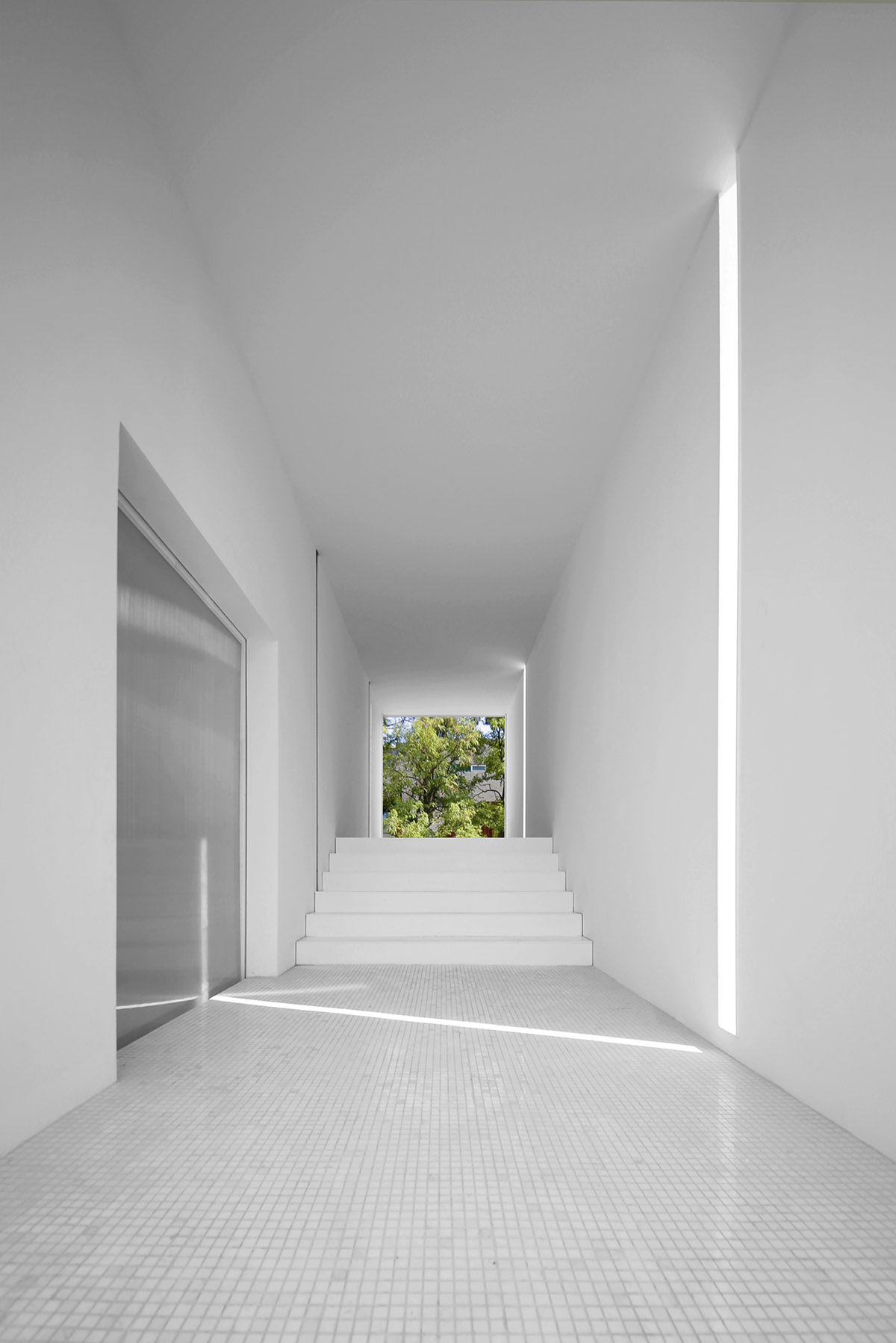 Jun Murata uses colorful containers to form arts center as meditation space for creation in Beijing