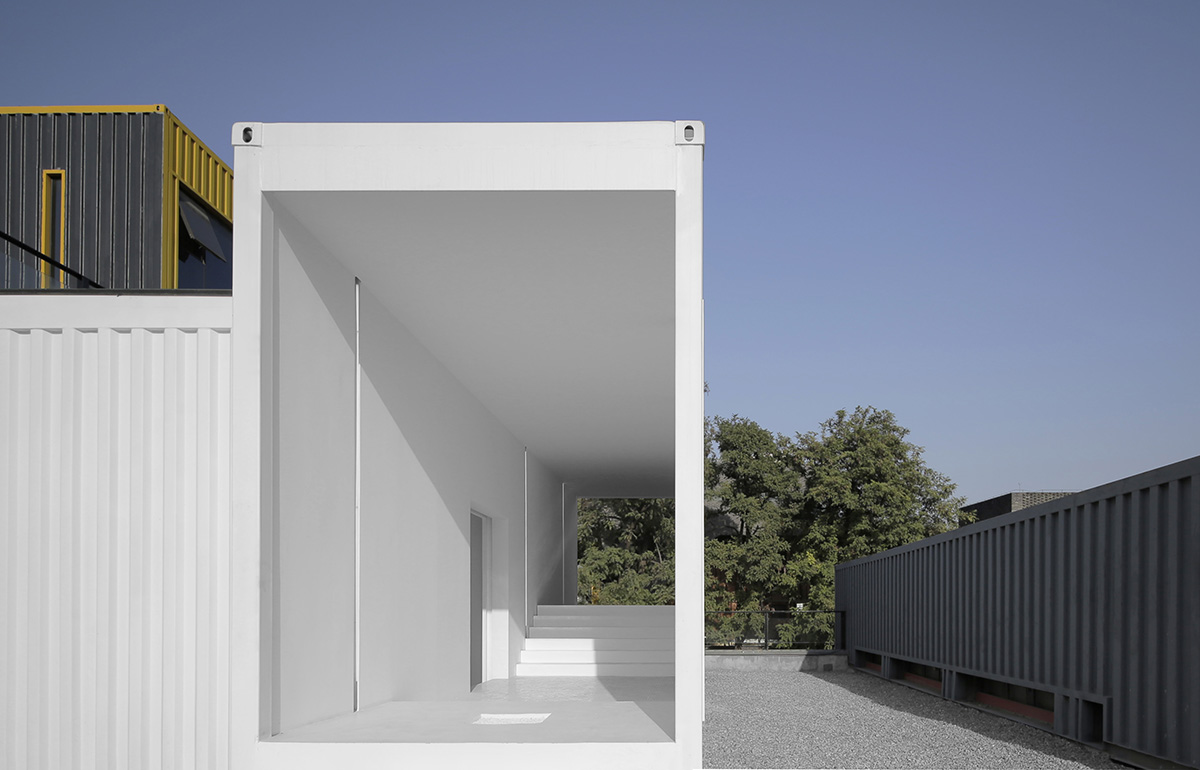 Jun Murata uses colorful containers to form arts center as meditation space for creation in Beijing