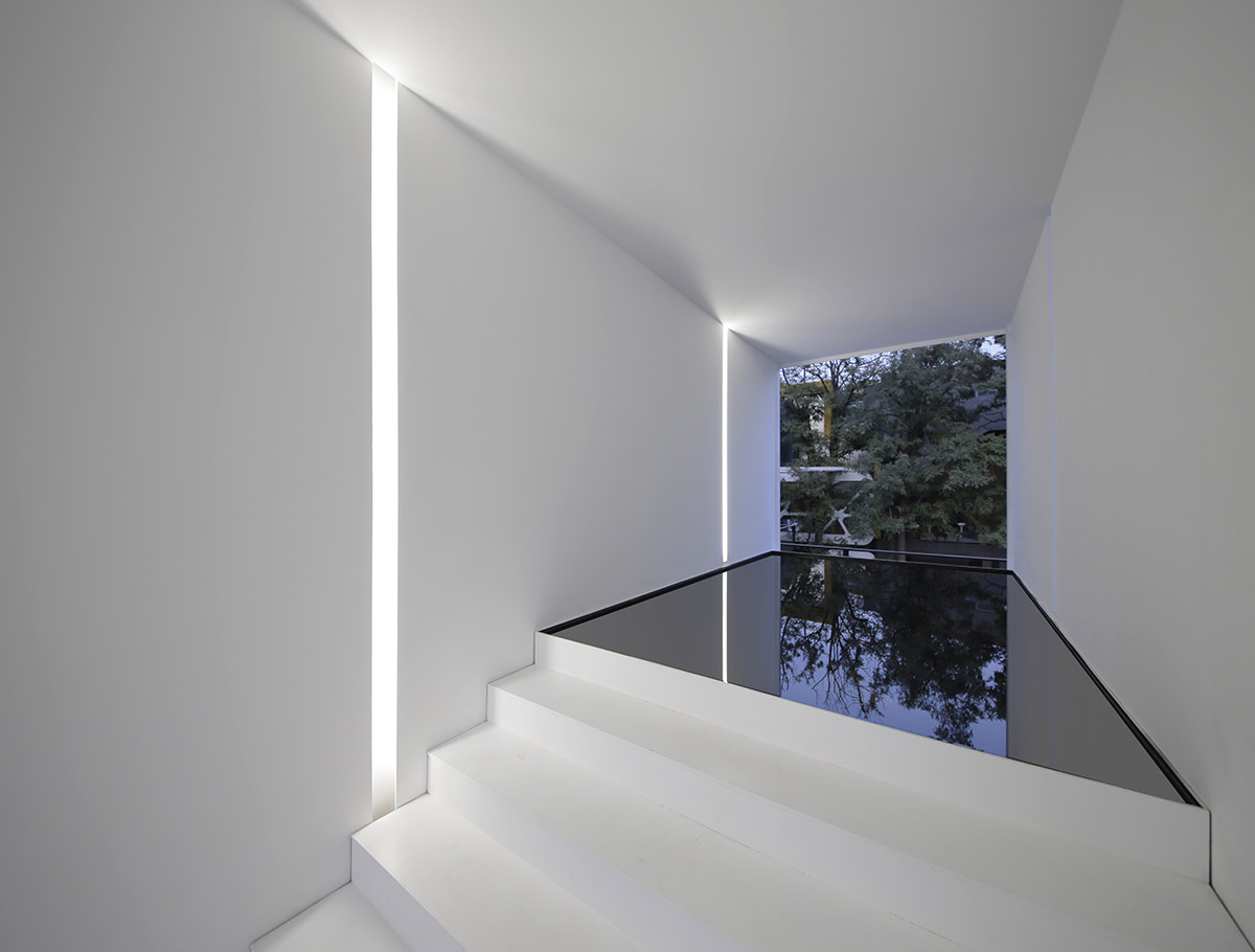 Jun Murata uses colorful containers to form arts center as meditation space for creation in Beijing