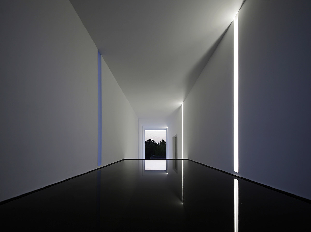 Jun Murata uses colorful containers to form arts center as meditation space for creation in Beijing