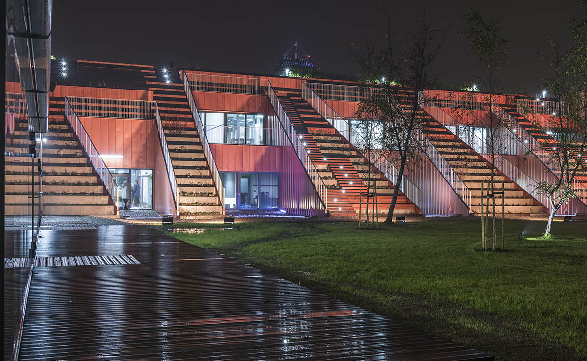 Huge tribunes invite students to sit and experience the courtyard in Warsaw's Akademeia High School