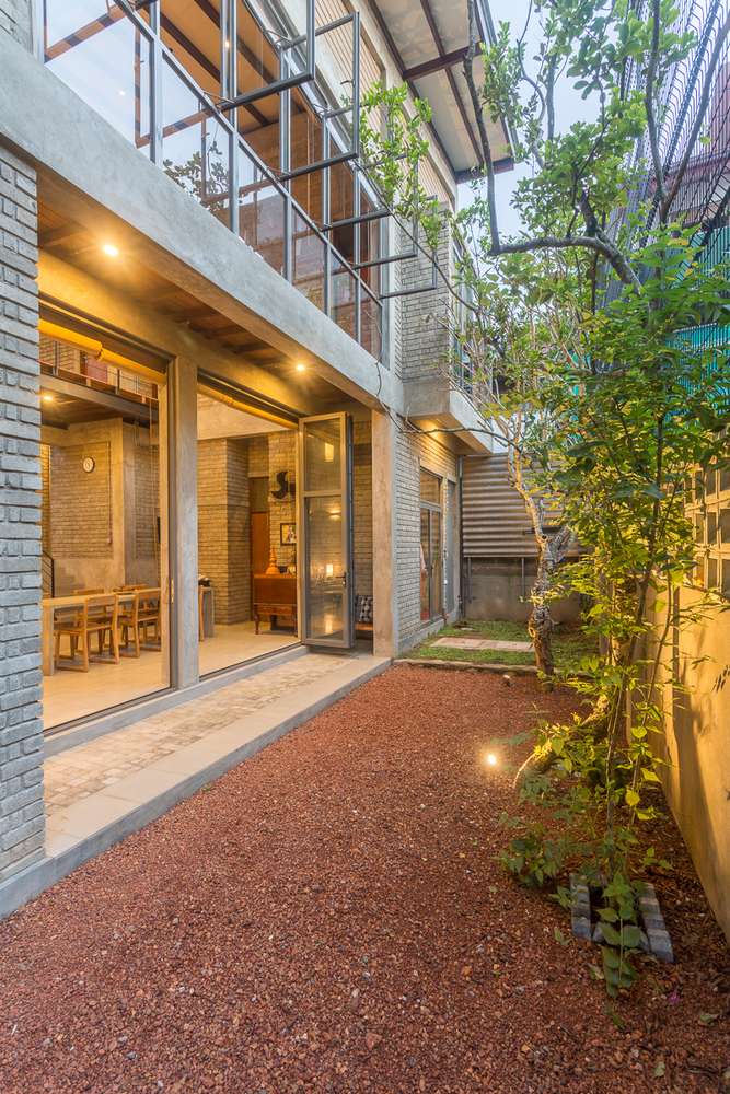 Chinthaka Wickramage Associates built Pagoda House with protruding facade in Sri Lanka
