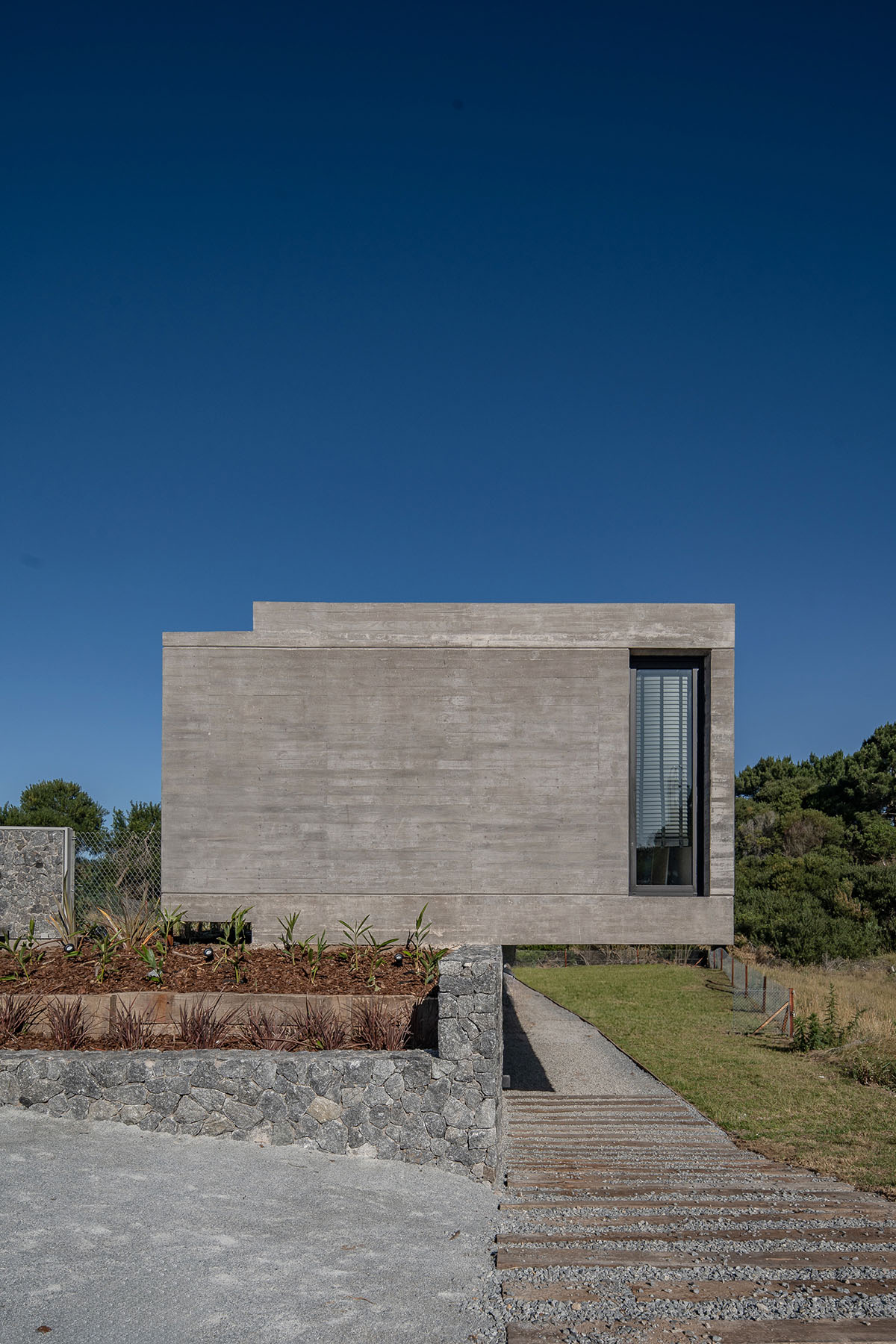 En Obra Arquitectos completes concrete Casa Pirca in Argentina