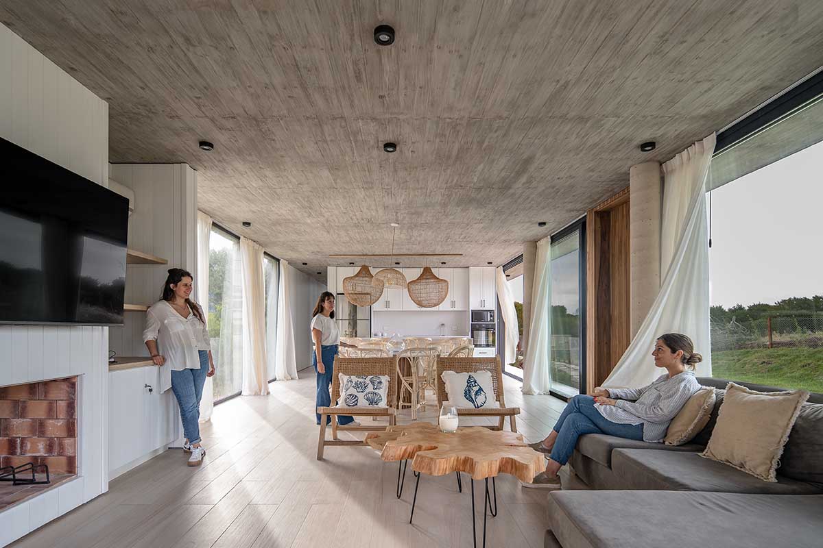 En Obra Arquitectos completes concrete Casa Pirca in Argentina