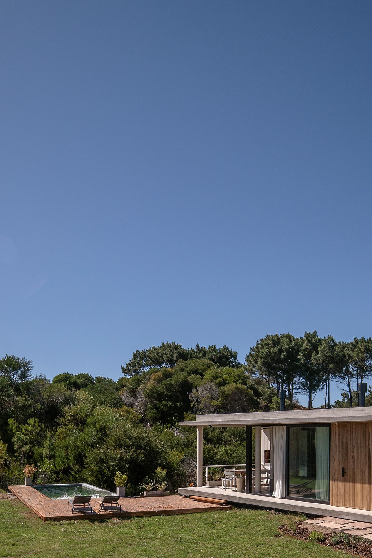 En Obra Arquitectos completes concrete Casa Pirca in Argentina