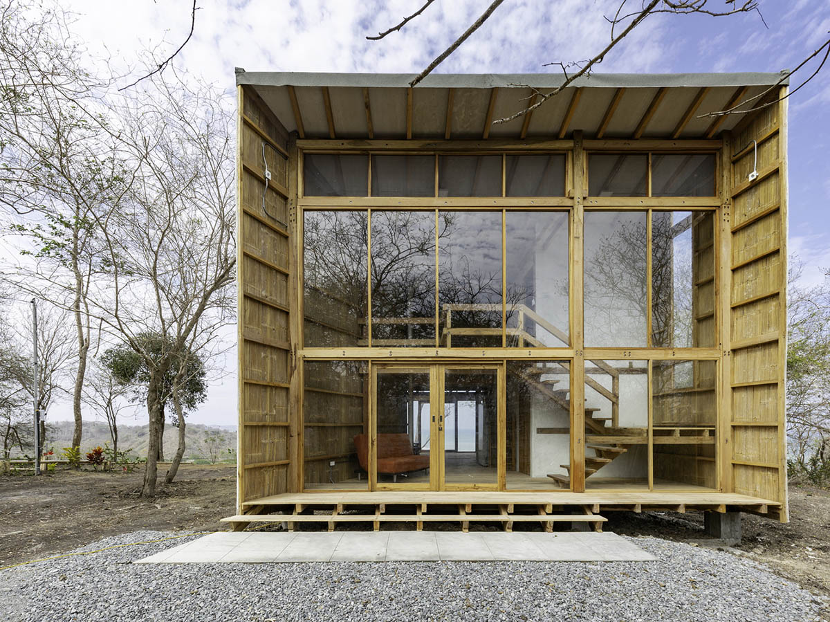 Emilio L&oacute;pez Arquitecto's Casa Don Juan features double-opening facade to look at hills of Quito