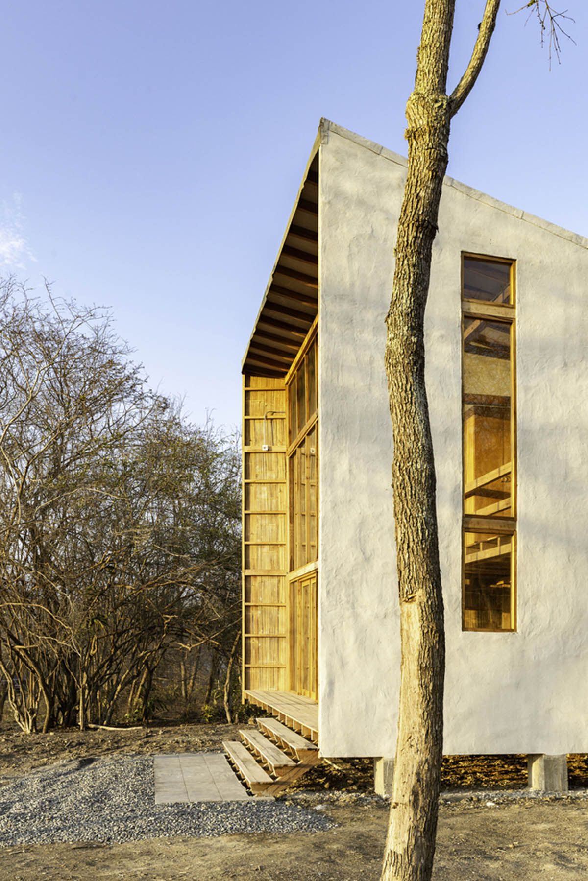 Emilio L&oacute;pez Arquitecto's Casa Don Juan features double-opening facade to look at hills of Quito