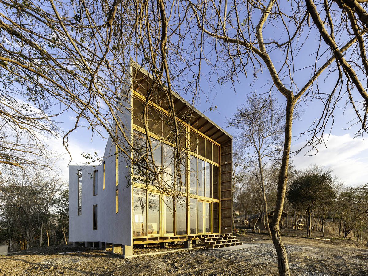 Emilio L&oacute;pez Arquitecto's Casa Don Juan features double-opening facade to look at hills of Quito