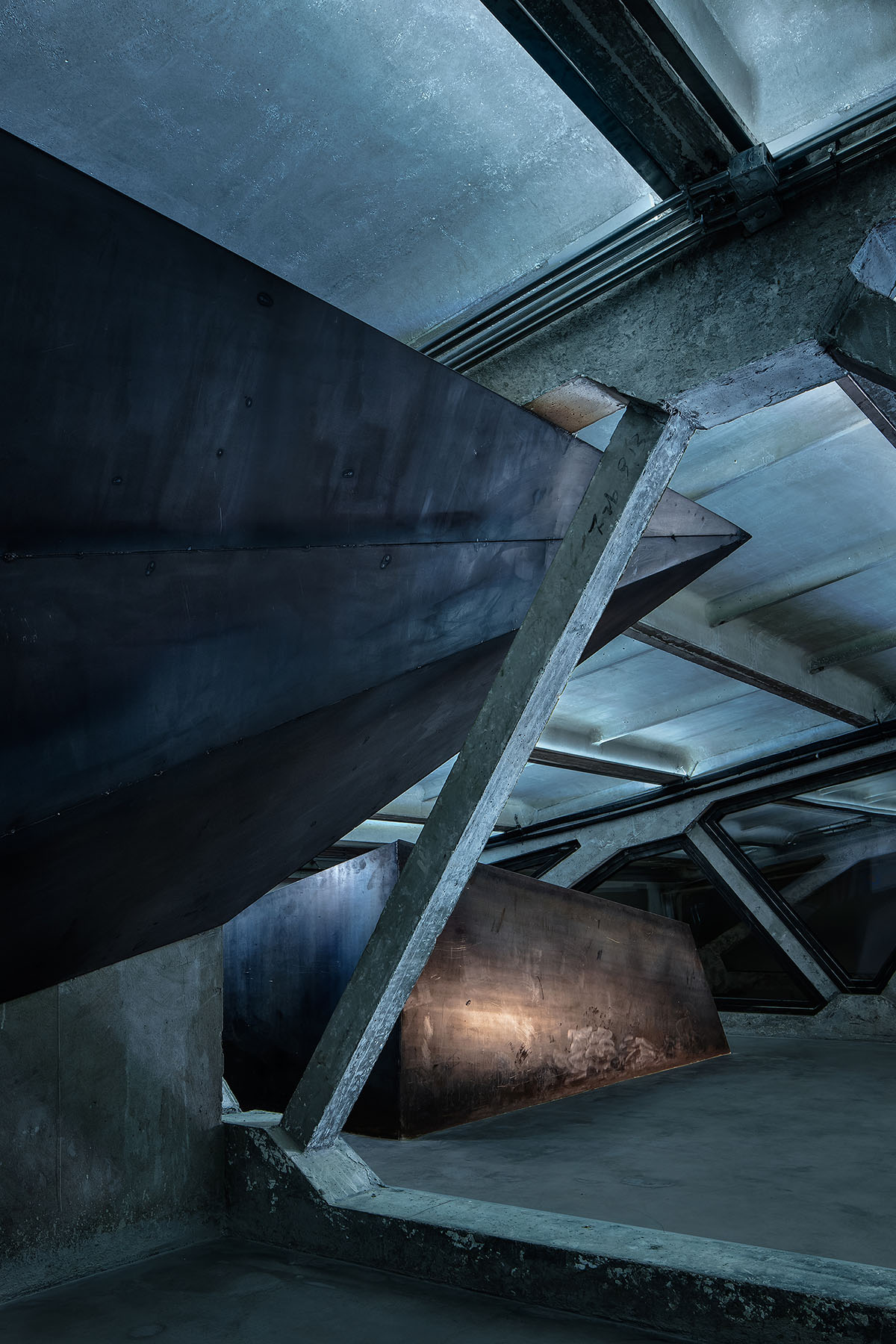 CUN converts old warehouse into a photographer's studio with industrial-looking interior in Beijing