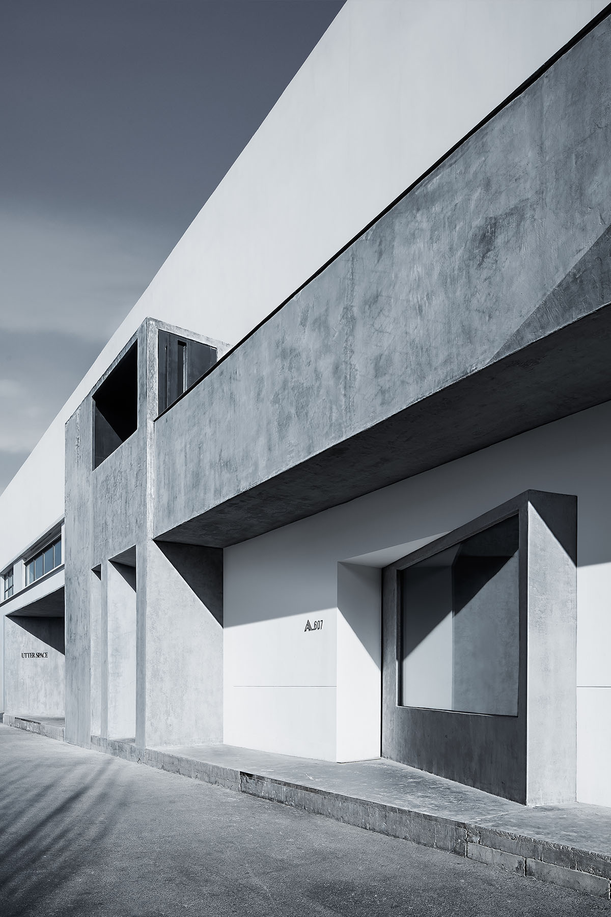 CUN converts old warehouse into a photographer's studio with industrial-looking interior in Beijing