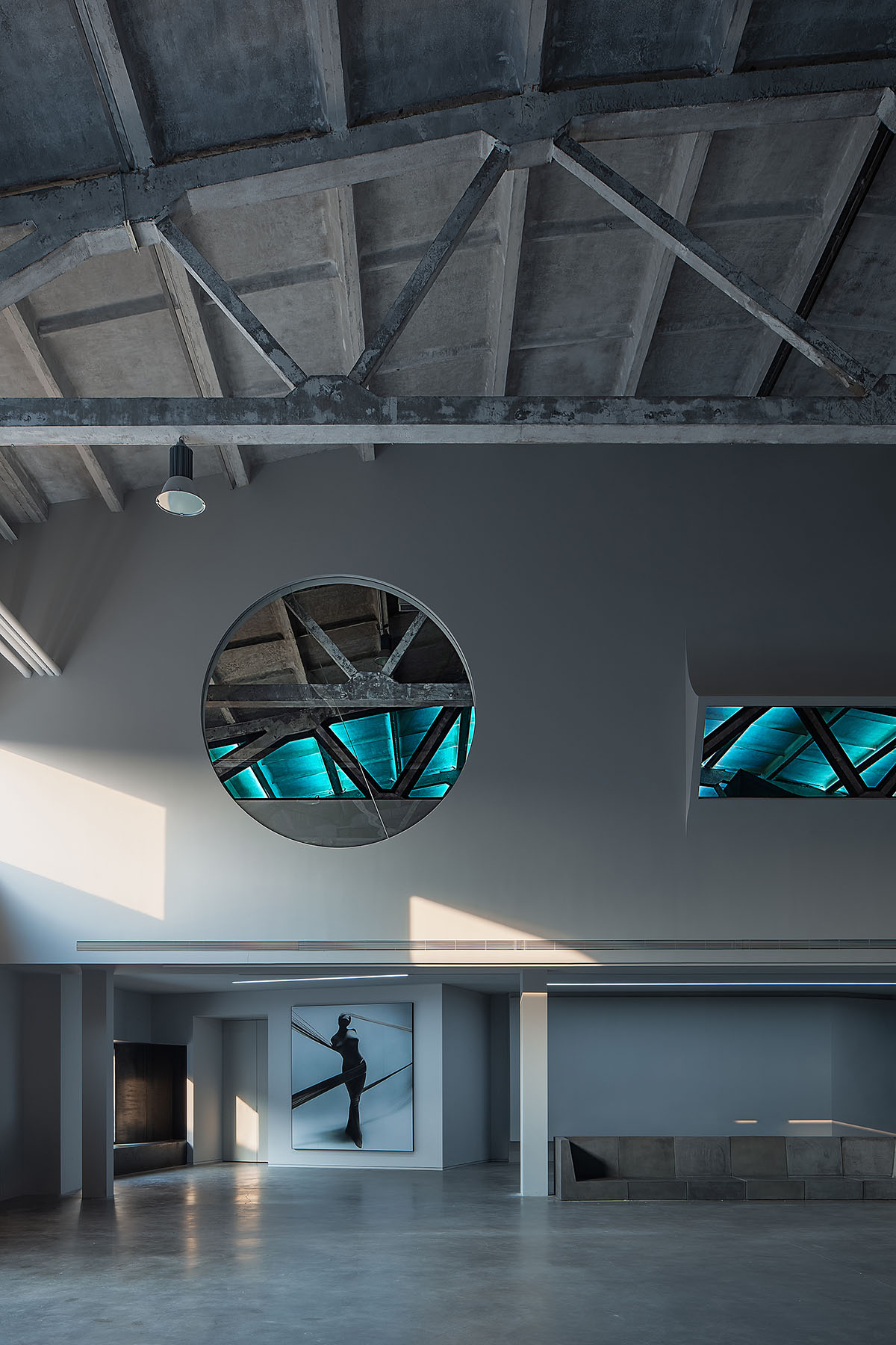 CUN converts old warehouse into a photographer's studio with industrial-looking interior in Beijing