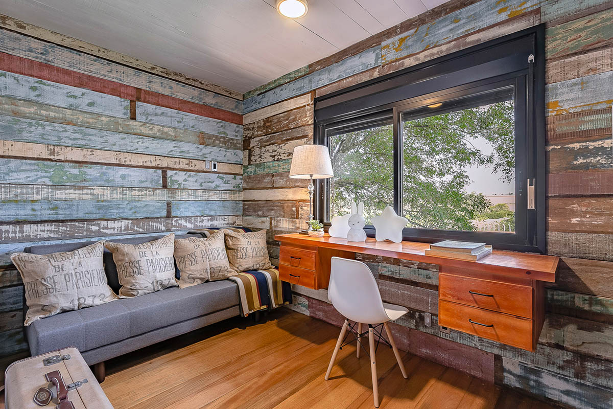 Casa Container Marília built a self-sustained container house raised on metal pillars in Brazil