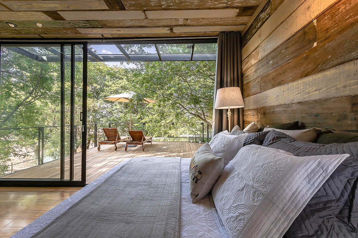 Casa Container Marília built a self-sustained container house raised on metal pillars in Brazil