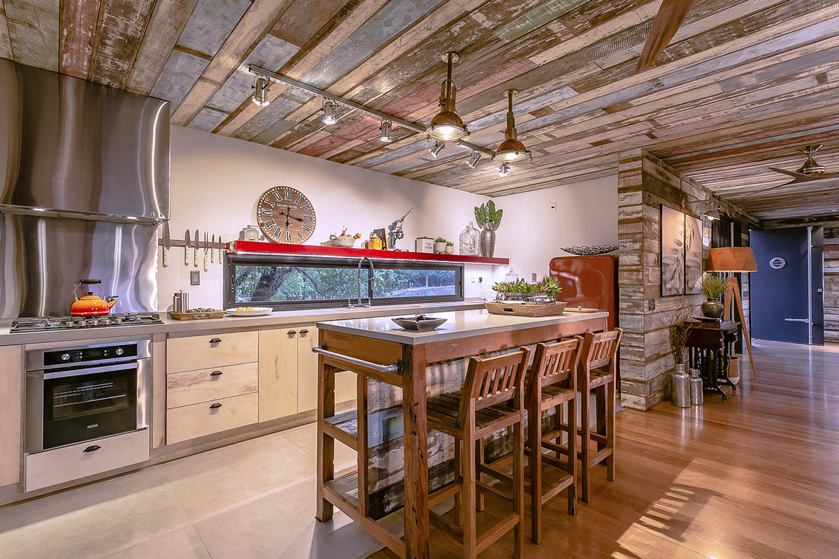 Casa Container Marília built a self-sustained container house raised on metal pillars in Brazil