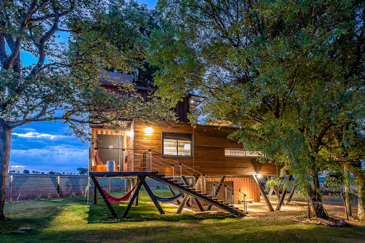 Casa Container Marília built a self-sustained container house raised on metal pillars in Brazil