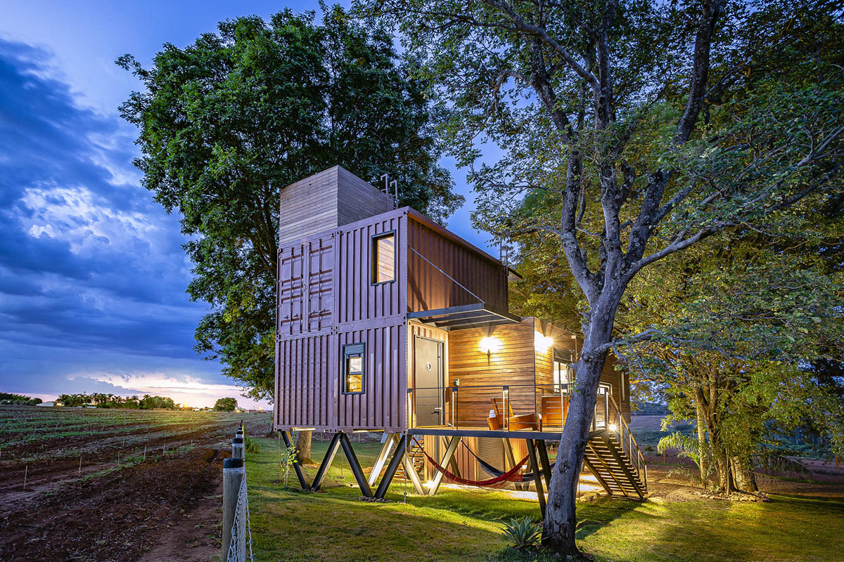 Casa Container Marília built a self-sustained container house raised on metal pillars in Brazil