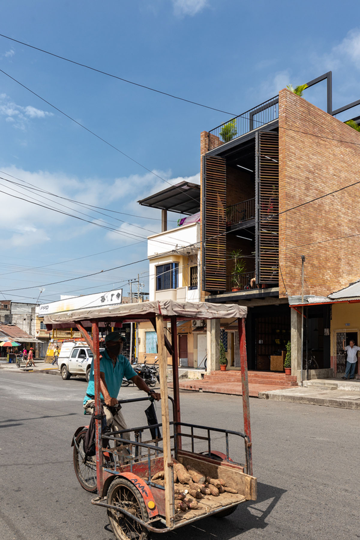 Natura Futura Arquitectura built training center featuring 8-metre-long wooden shutter in Ecuador