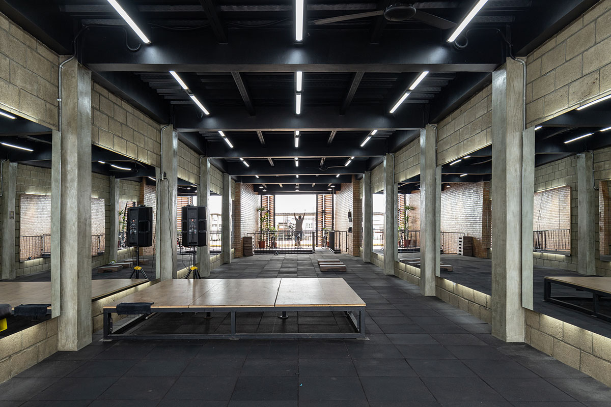 Natura Futura Arquitectura built training center featuring 8-metre-long wooden shutter in Ecuador