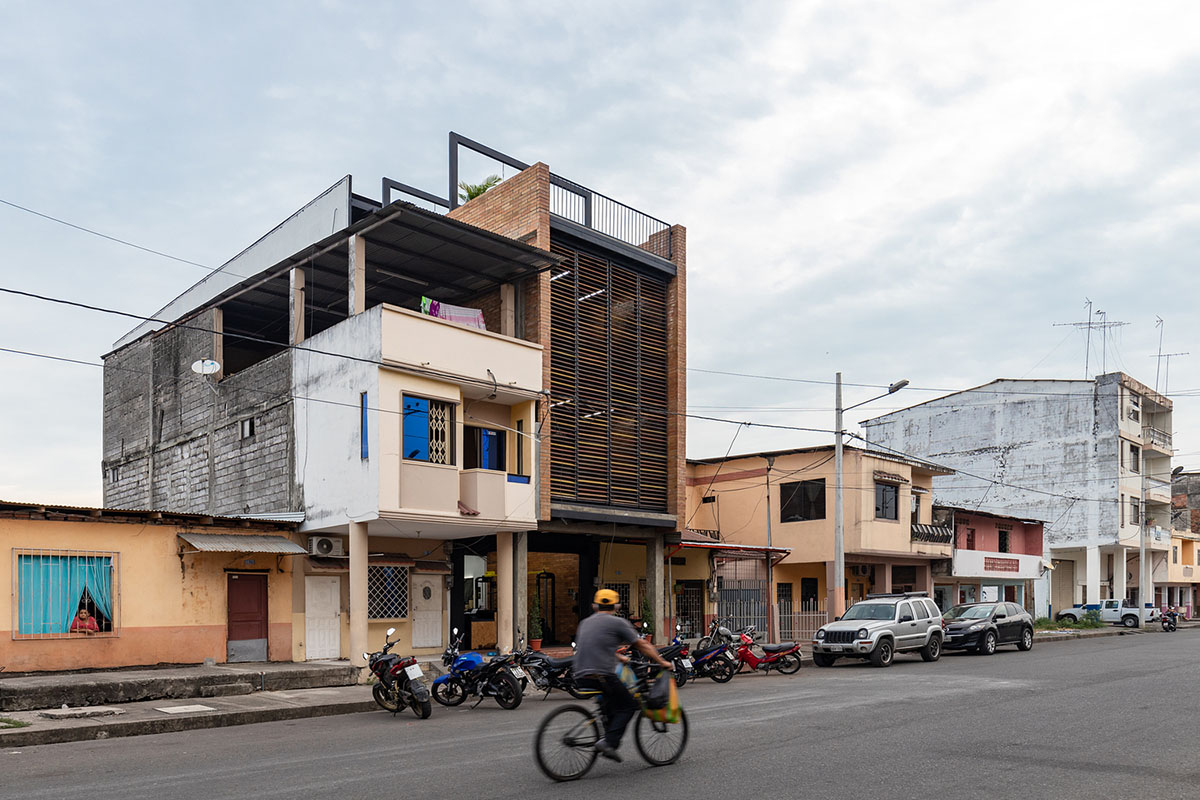 Natura Futura Arquitectura built training center featuring 8-metre-long wooden shutter in Ecuador