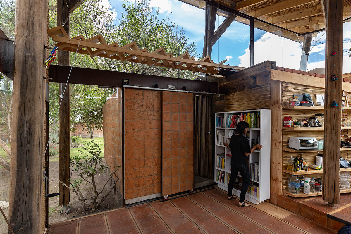 Daniel Moreno Flores creates welcoming screen with hanging tiles to mark this house in Ecuador