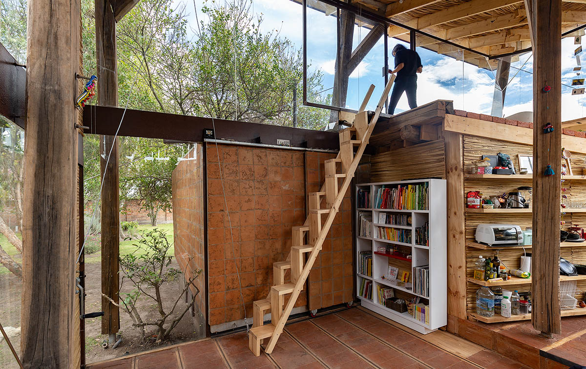 Daniel Moreno Flores creates welcoming screen with hanging tiles to mark this house in Ecuador