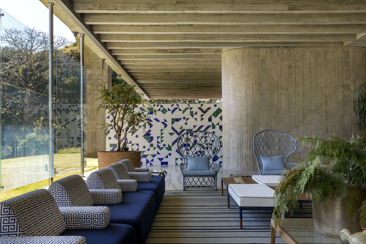 Arquitécnika revitalizes 1970s brutalist residence with new program and additions in Brasília, Brazil