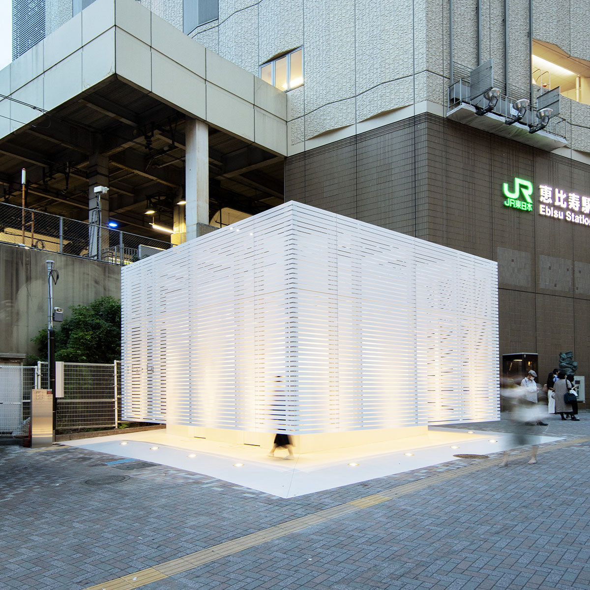 Kashiwa Sato wraps public toilet with white aluminium louvres in central Tokyo