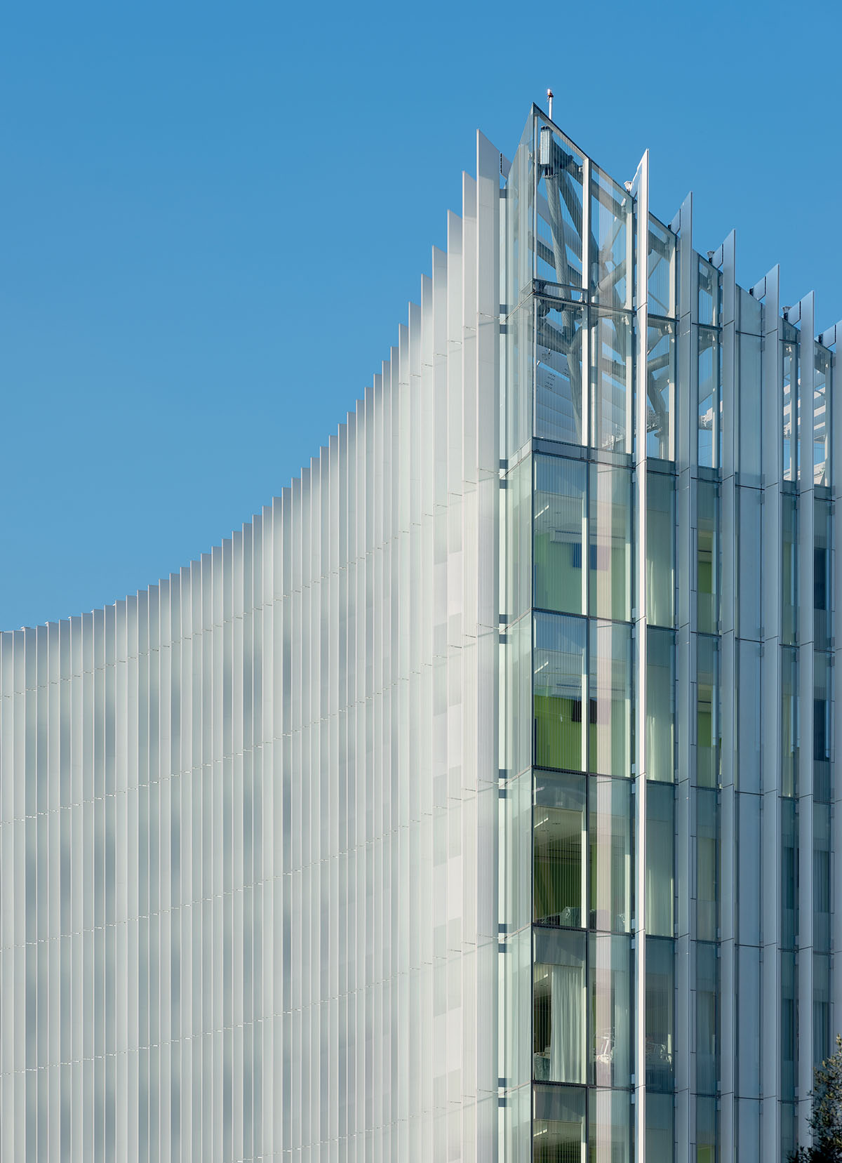 Mario Cucinella Architects wraps hospital with ceramic louvres ...