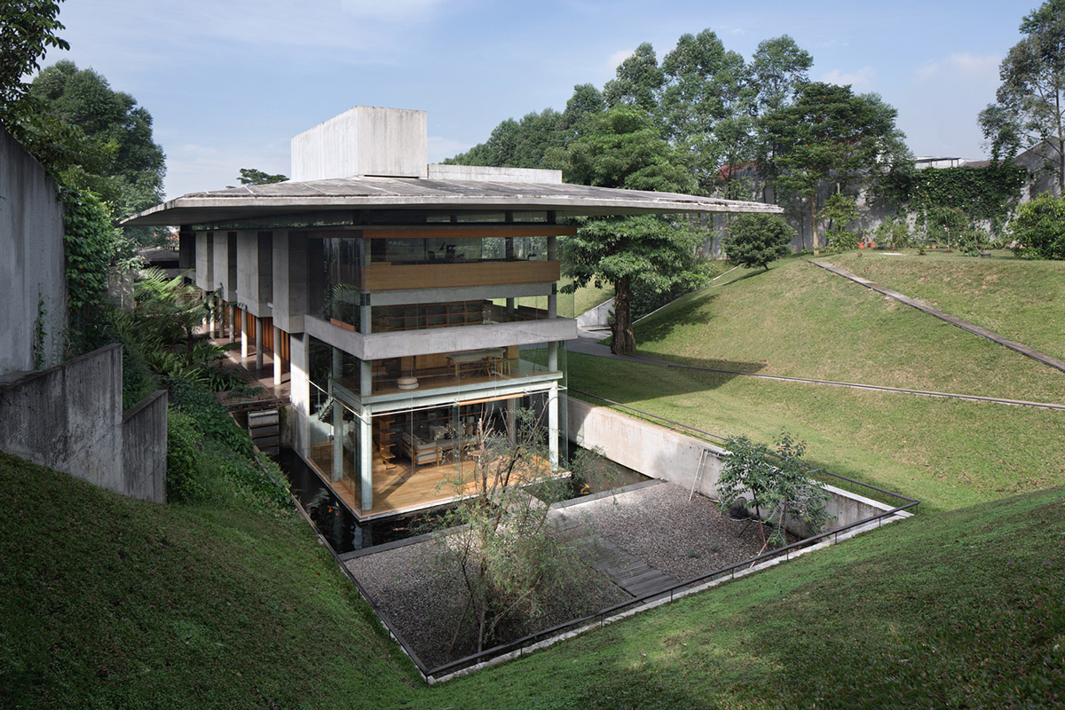 andramatin's family residence features 6-metre eave that adapts to Bandung's cool climate