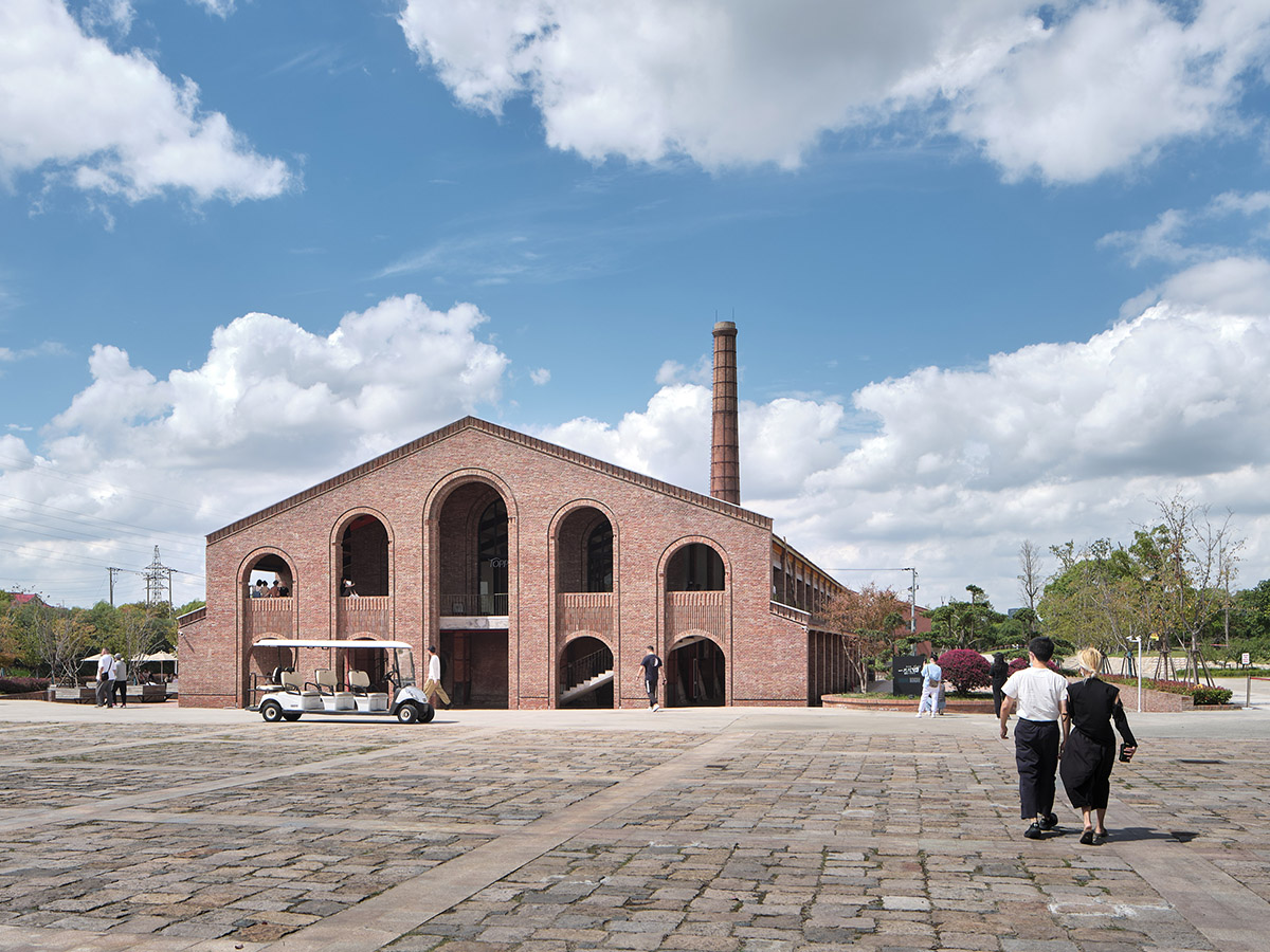 Thick brick walls redefine a historic kiln as a public space and multi-purpose hall in Pudong