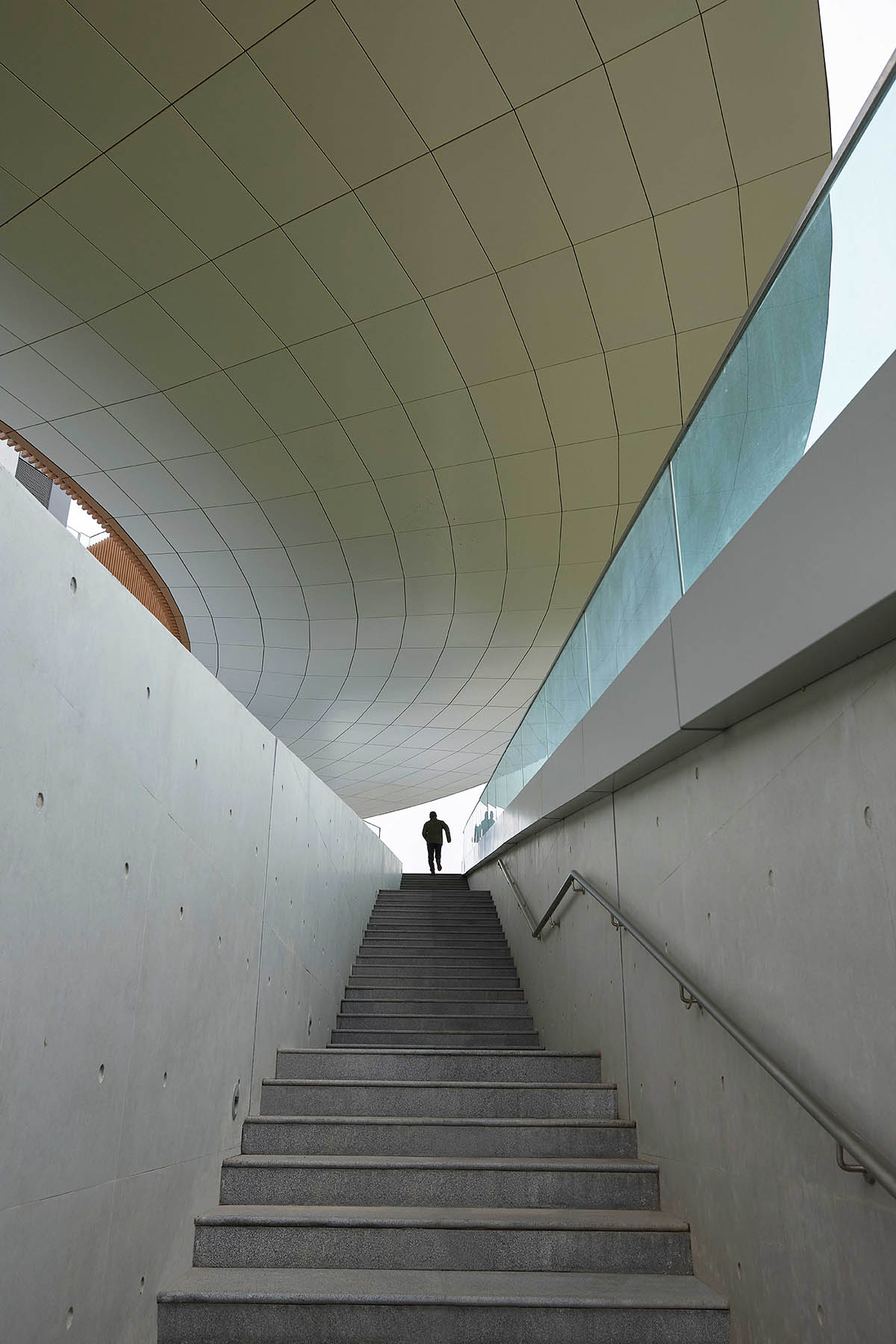 STUDIO A+ designs climbable ring-shaped art center on a green mound in Zhengzhou