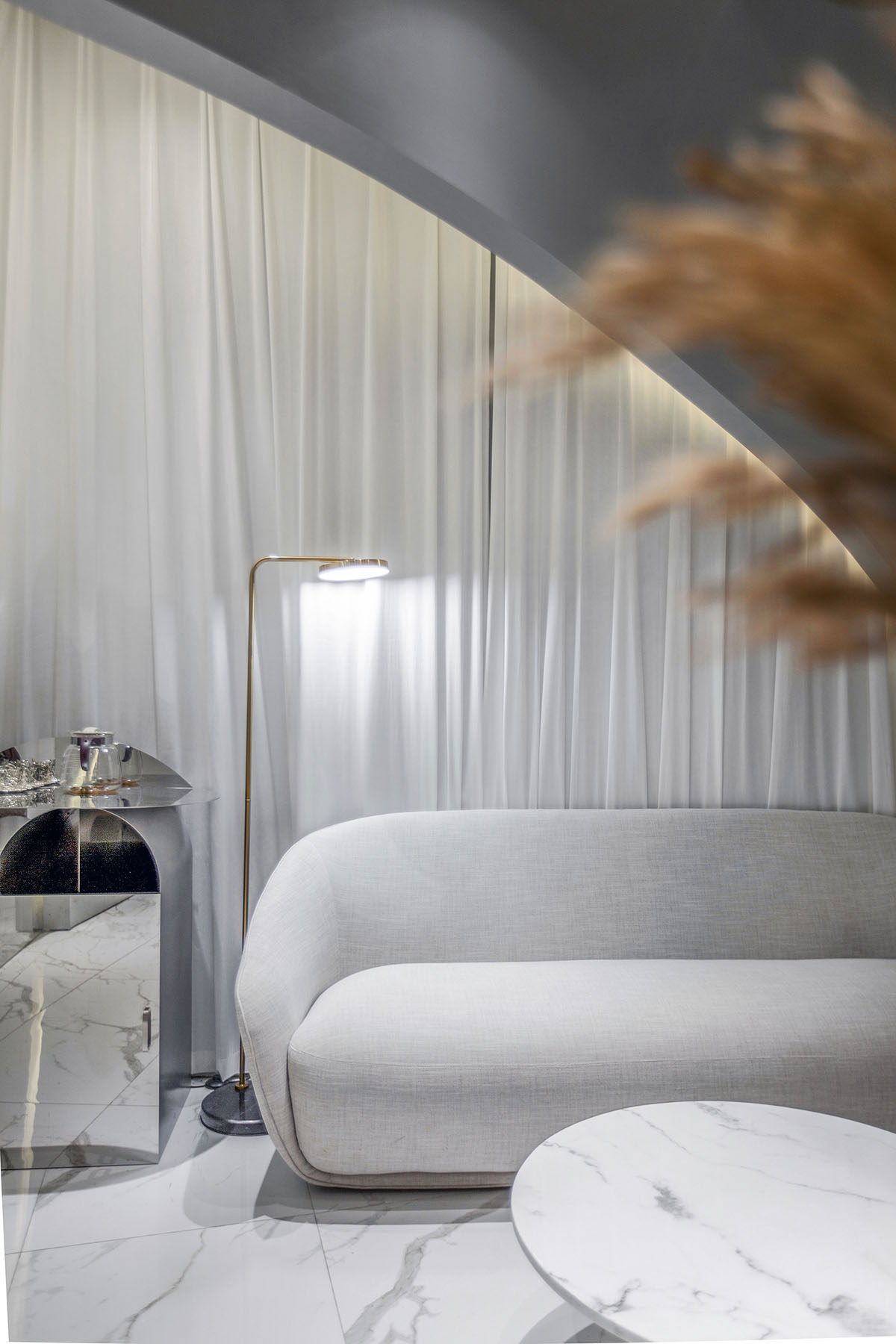 Towodesign creates a fantasy bubble trip inside a beauty salon in Shanghai