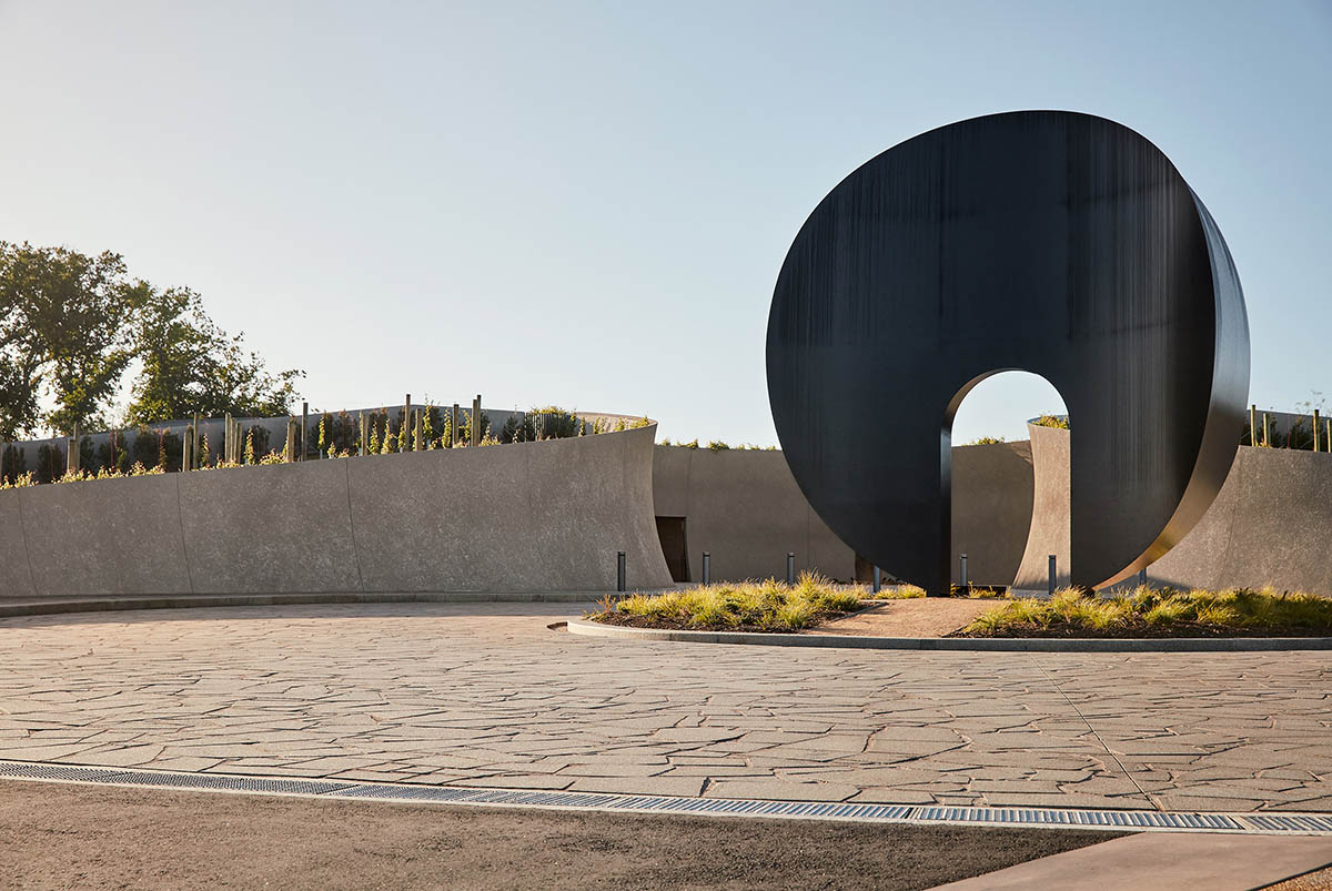 Jolson Architecture and Interiors completes Pt. Leo Estate Winery with sculptural walls in Australia