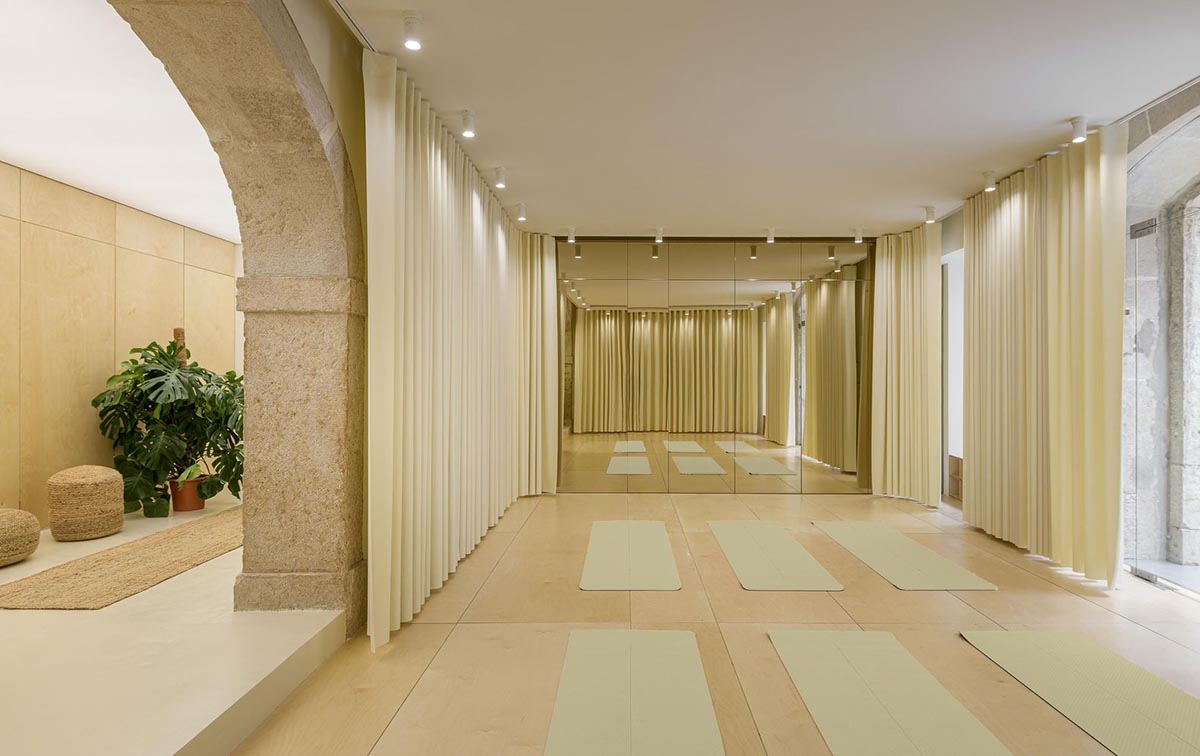 AB+AC Architects' cultural hub can be used for various kinds of activities with warm tones in Lisbon