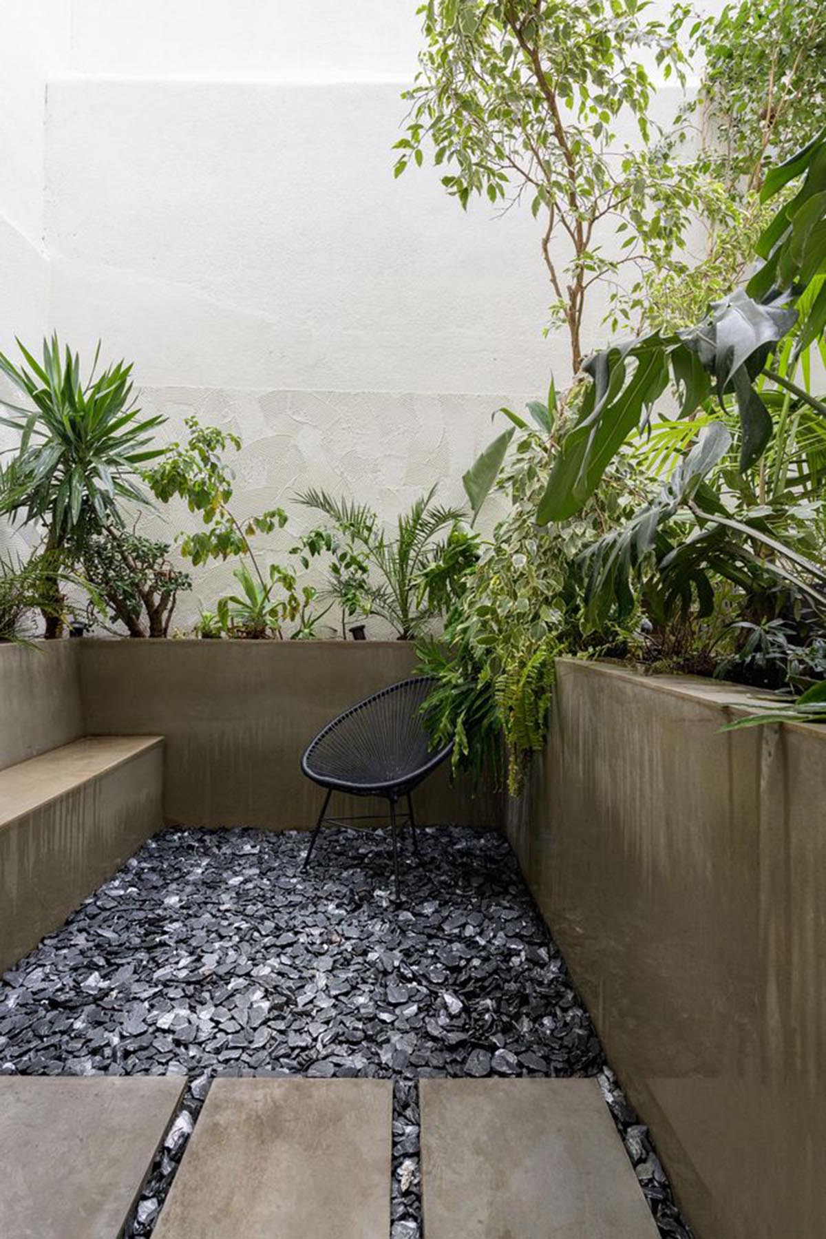 AB+AC Architects' cultural hub can be used for various kinds of activities with warm tones in Lisbon