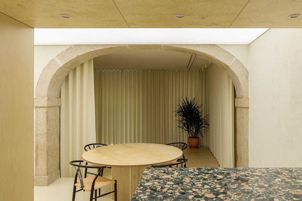 AB+AC Architects' cultural hub can be used for various kinds of activities with warm tones in Lisbon