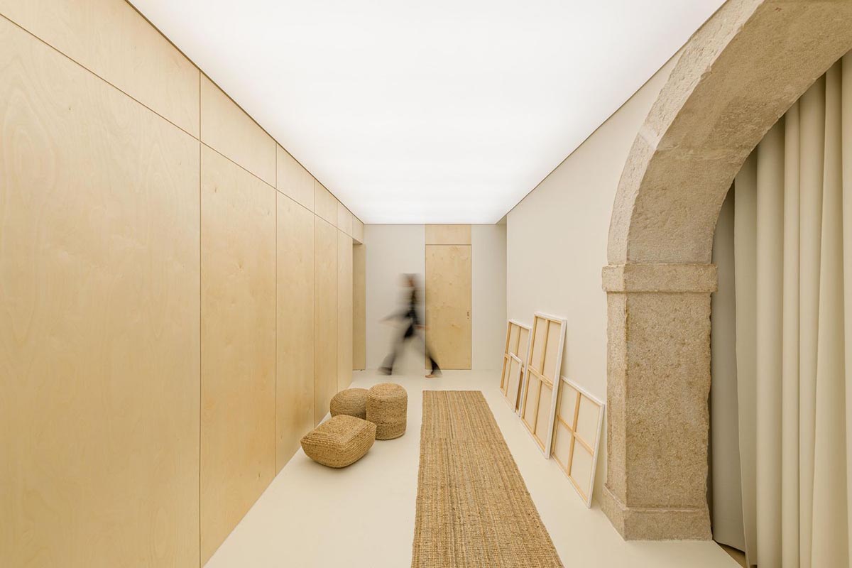 AB+AC Architects' cultural hub can be used for various kinds of activities with warm tones in Lisbon