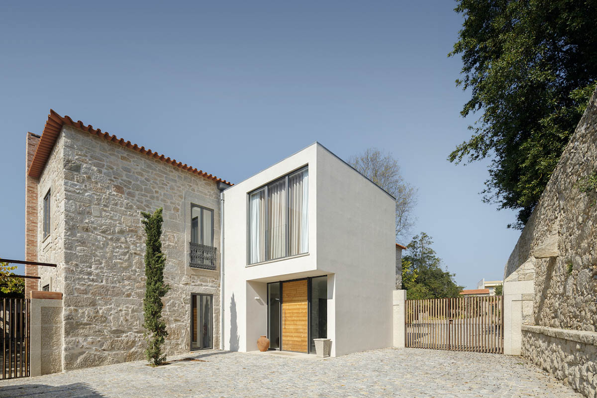 Ren Ito Architects' Casa Calçada: Subtle Restoration Blends History with Modern Comfort