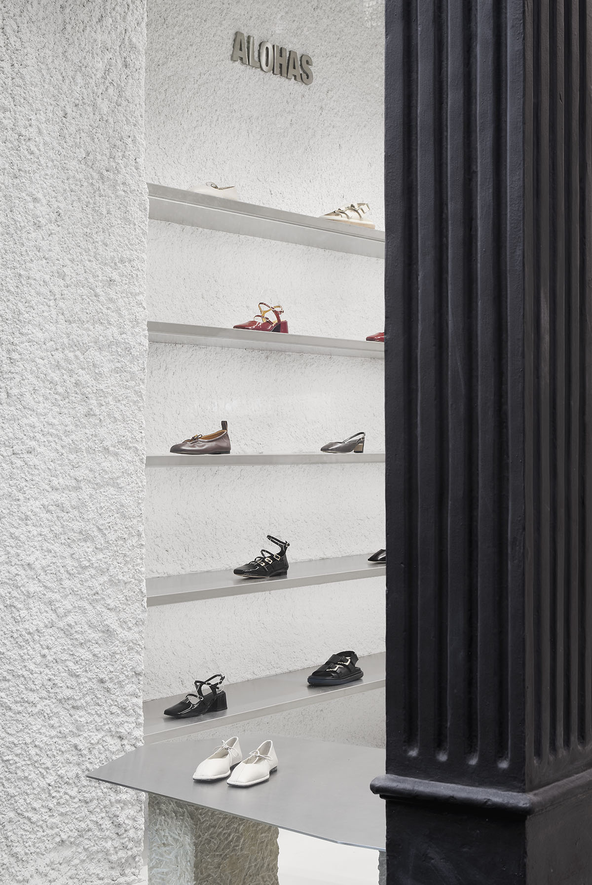 Clap Studio reflects Hawaii's volcanic landscape in ALOHAS flagship store in Barcelona 