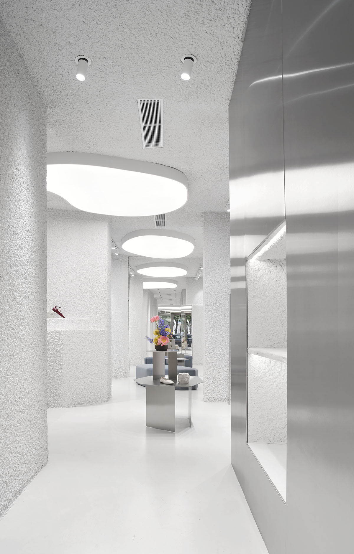 Clap Studio reflects Hawaii's volcanic landscape in ALOHAS flagship store in Barcelona 