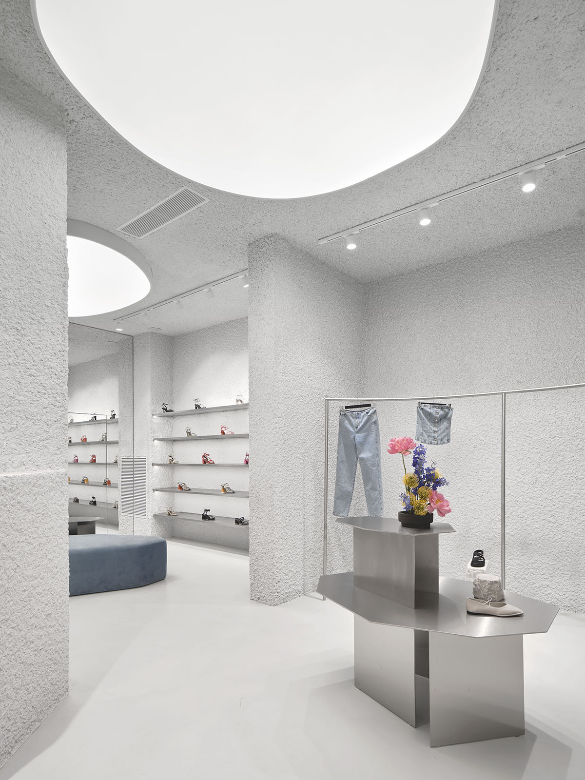 Clap Studio reflects Hawaii's volcanic landscape in ALOHAS flagship store in Barcelona 