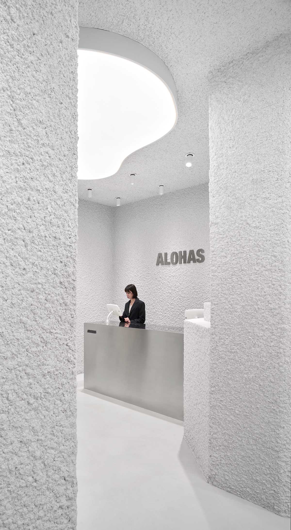 Clap Studio reflects Hawaii's volcanic landscape in ALOHAS flagship store in Barcelona 