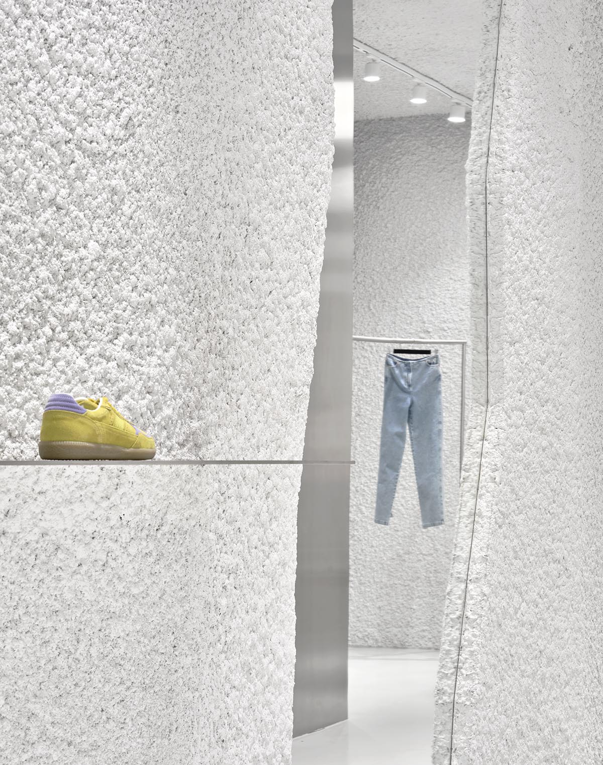 Clap Studio reflects Hawaii's volcanic landscape in ALOHAS flagship store in Barcelona 