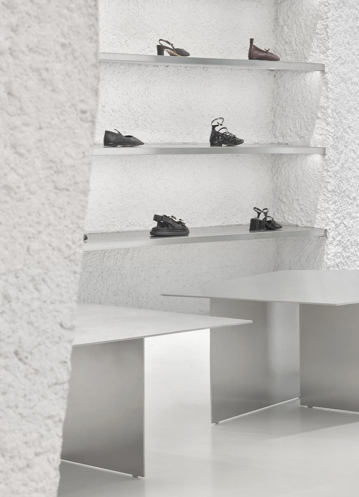 Clap Studio reflects Hawaii's volcanic landscape in ALOHAS flagship store in Barcelona 