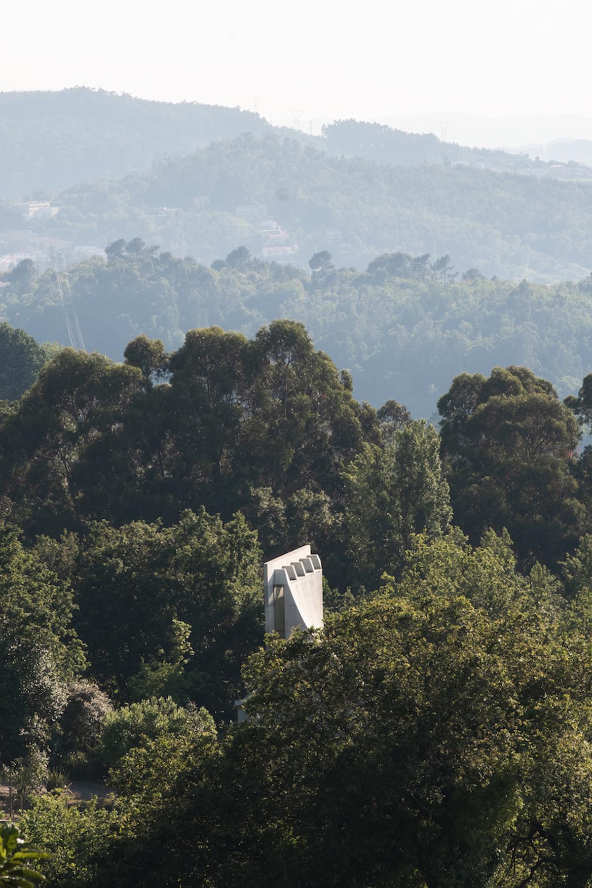 Nicholas Burns' Chapel and Meditation Room beautifully becomes one with the landscape