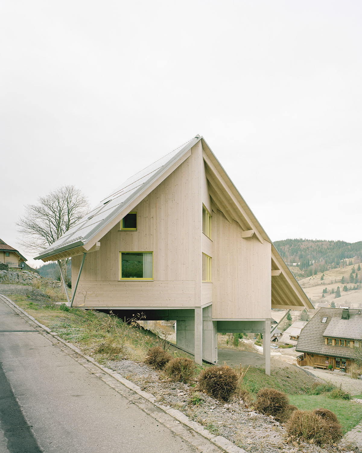 Large timber protrusions define holiday home designed by Amunt on a hillside in Germany