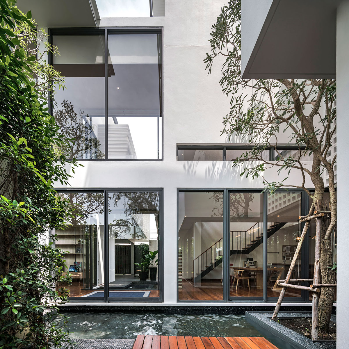 Anonym Studio completes Y House with white louvres in the old neighborhood of Thailand