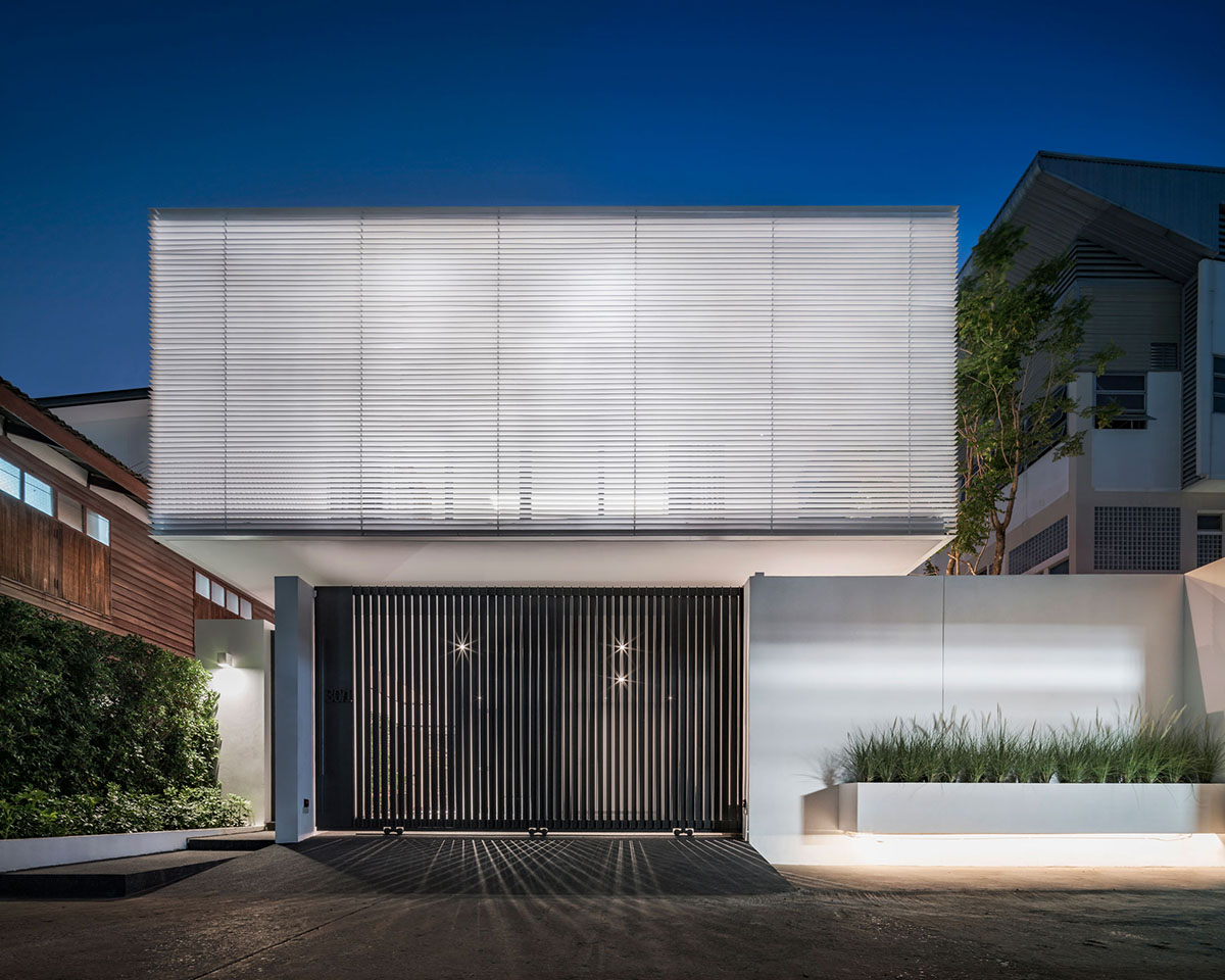Anonym Studio completes Y House with white louvres in the old neighborhood of Thailand